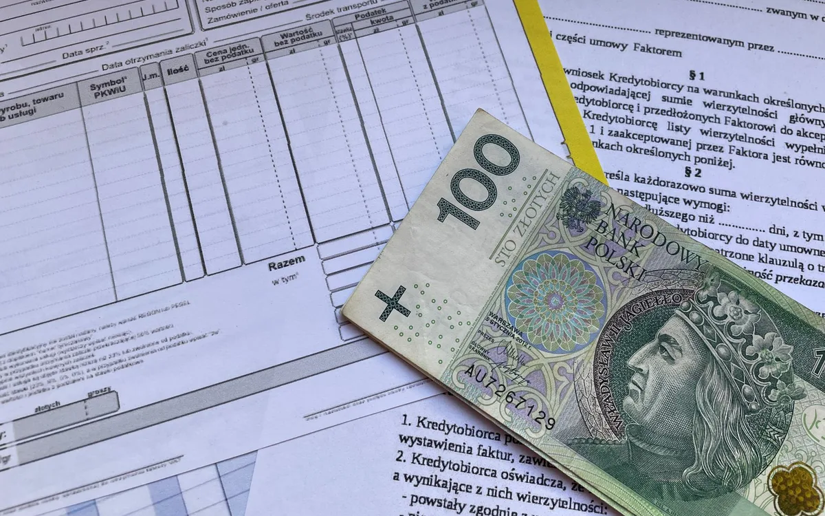 Czym kontrola abstrakcyjna różni się od kontroli incydentalnej umowy?